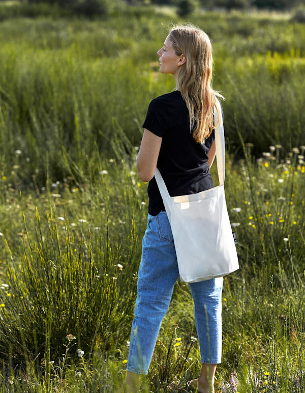 Neutral Twill Sling Bag puuvillakassi Neutral Twill Sling Bag puuvillakassi