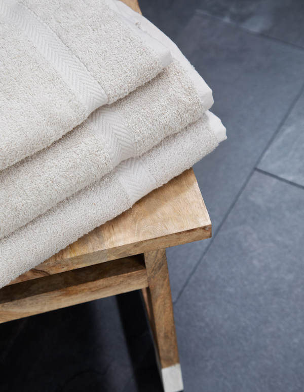 Towel City Luxury Käsipyyhe Logolla